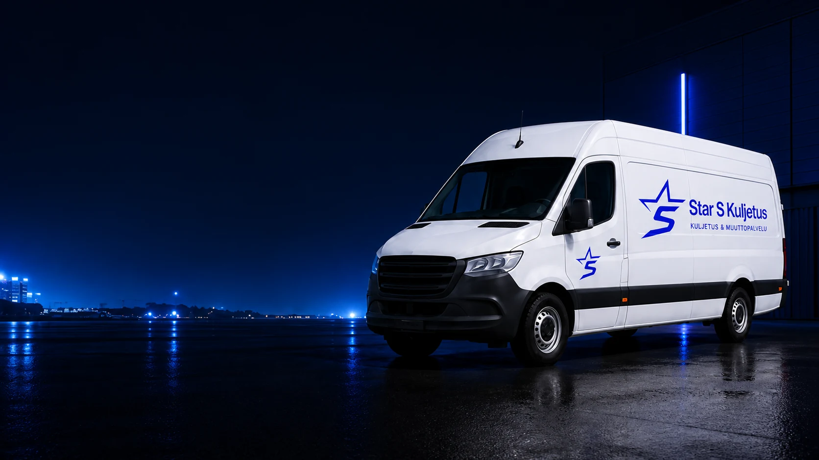 Star-S Kuljetuksen valkoinen pakettiauto yöllisessä satamamiljöössä